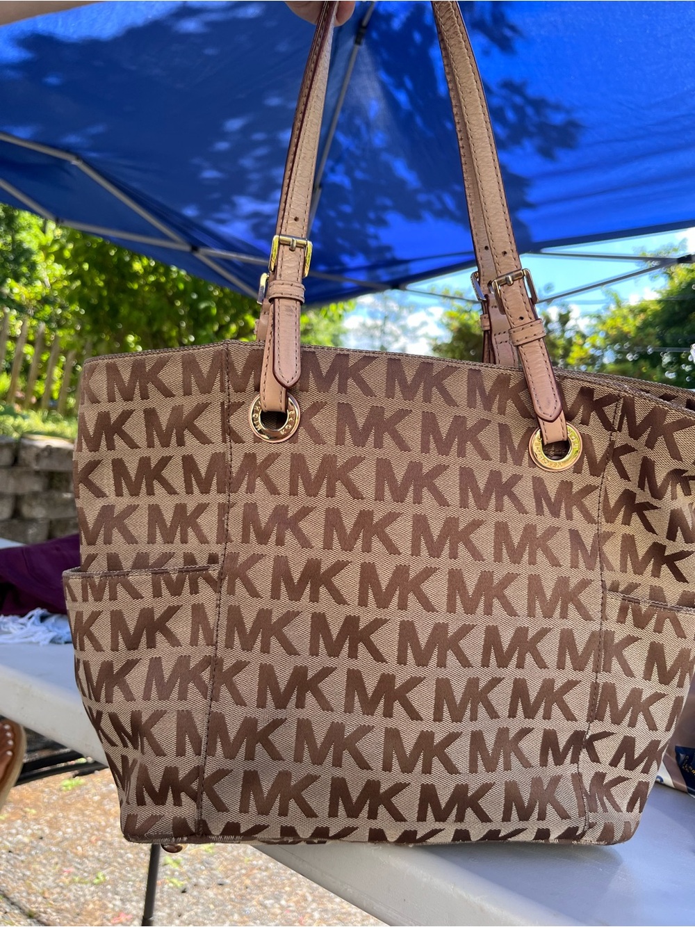 Michael Kors Tan Brown MK Signature Tote with Logo Charm - Picture 2 of 6